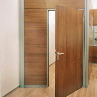 Глухие двери.