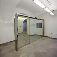 Автоматические двери.