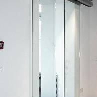 Автоматические двери.