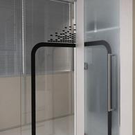 Маятниковые двери.