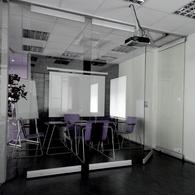 Раздвижная цельностеклянная перегородка