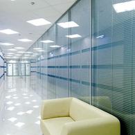 Алюминиевая остекленная стационарная перегородка